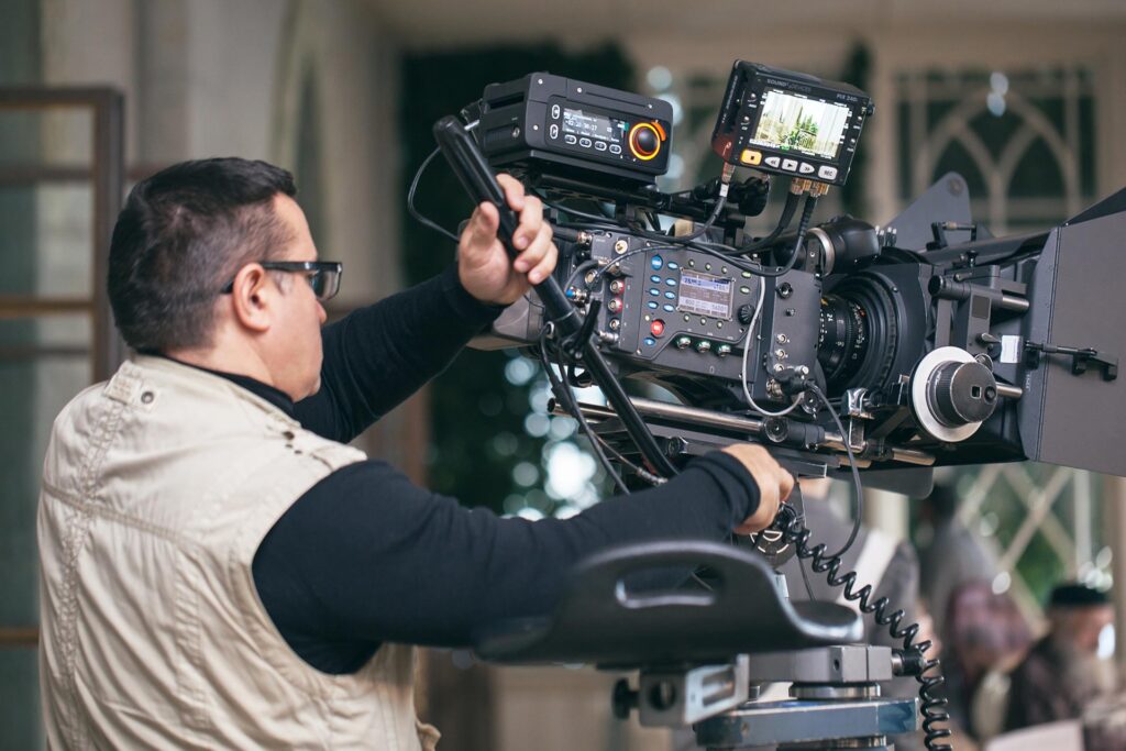 professional camera man at work 2022 02 09 18 59 44 utc.jpg